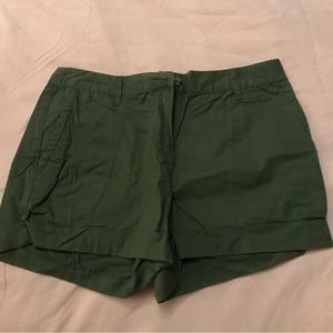 Khaki green button shorts chino
